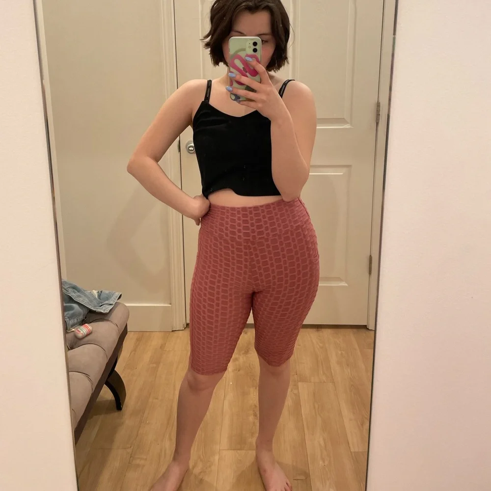 super trendy butt lift leggings! super comfy and has pockets! - Picture 1 of 4